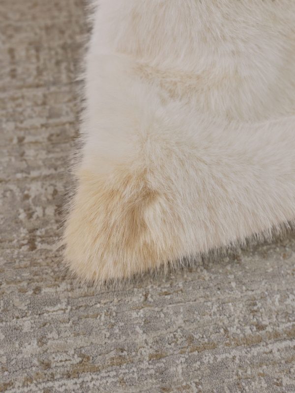 DESTINY305|Ivory Faux Fur Throw - Image 3