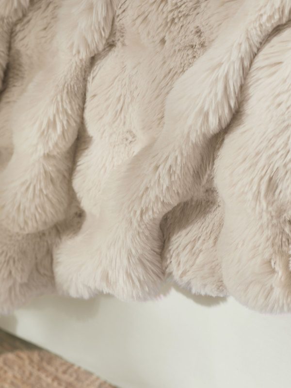 DESTINY298|Faux Fur Throw - Image 3