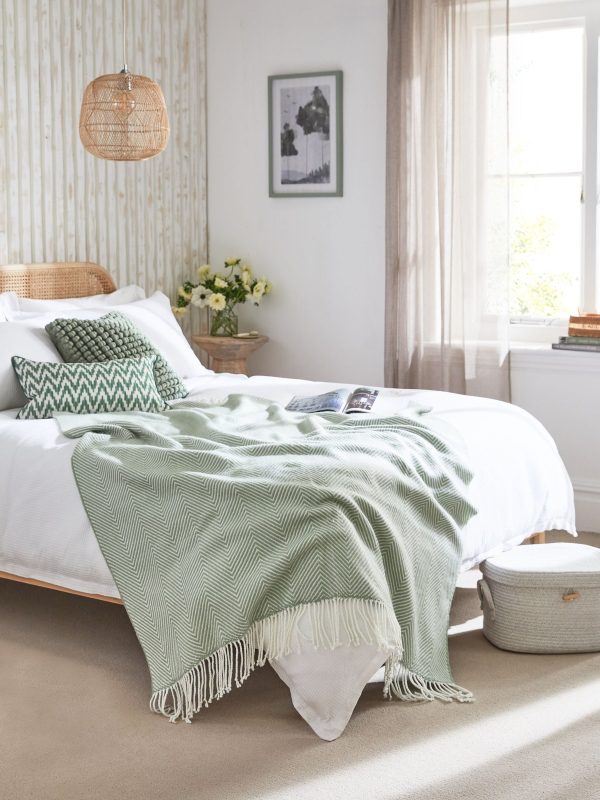 DESTINY304|Sage Green Herringbone Cosy Throw