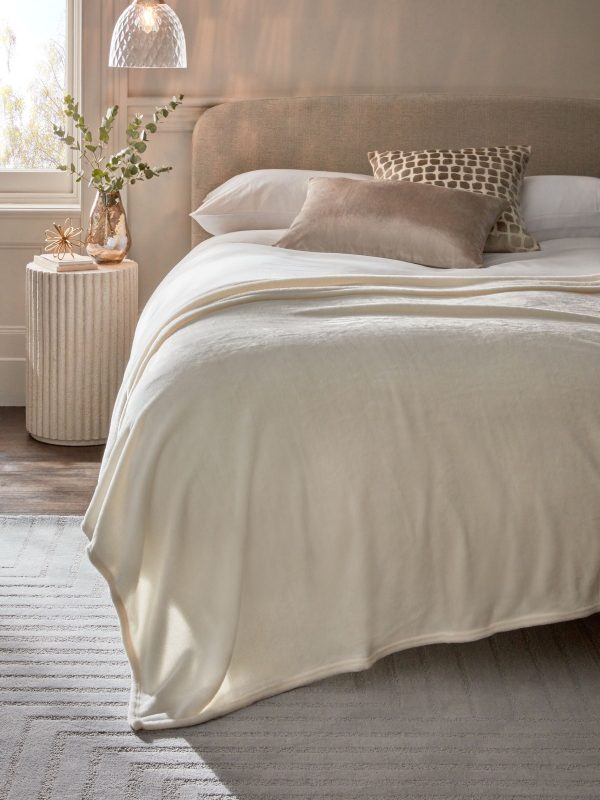 DESTINY309|Ivory Plush Fleece Throw