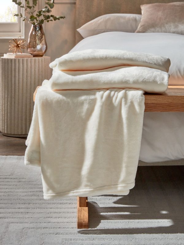 DESTINY309|Ivory Plush Fleece Throw - Image 2
