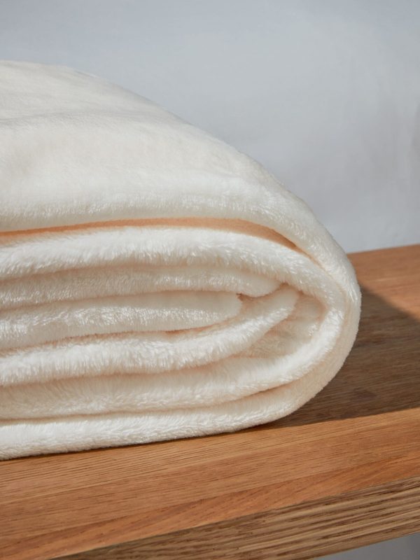 DESTINY309|Ivory Plush Fleece Throw - Image 3